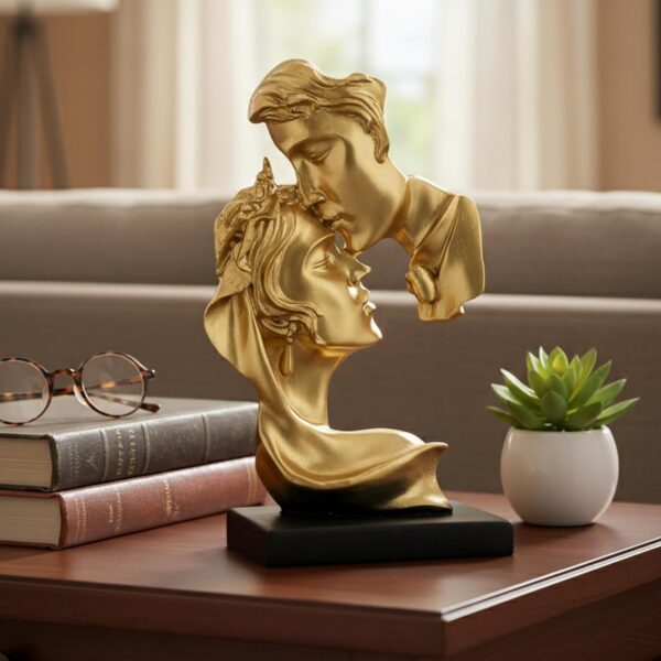Love Couple Face Adventure Showpiece Statue
